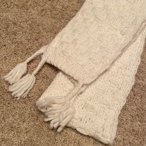 Cream knit scarf with tassels